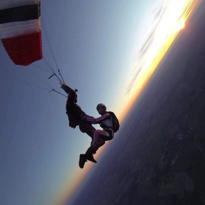 Emily Doman w Alexis McNaughton Skydive Online Luchiari Paraquedismo